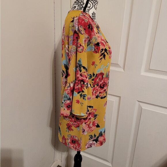 143 Story floral design top‎ - Picture 2 of 5